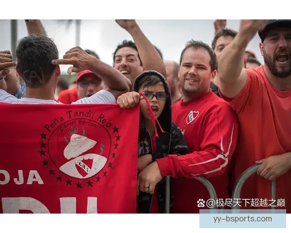 卡塞米罗英超双红会连续低级失误引球迷热议